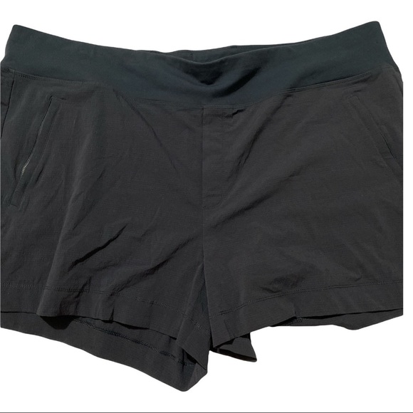Athleta Pants - Athleta Trekkie North Short Black Size 24 Plus
